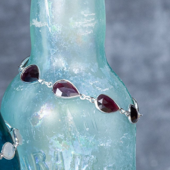 Cut Teardrop Stone Bracelet