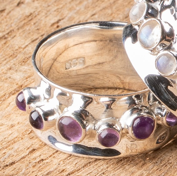 Curved 7-Stone Band