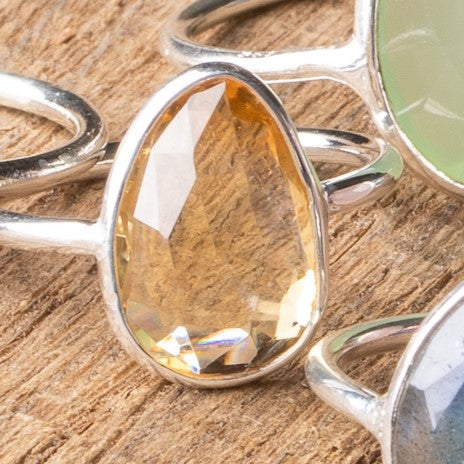 Mosaic Pillow-Cut Hammered Band Ring