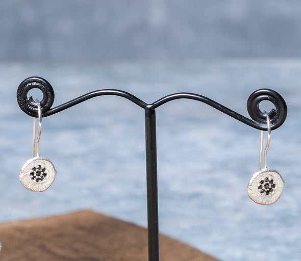 Roundish Sparkle Earrings